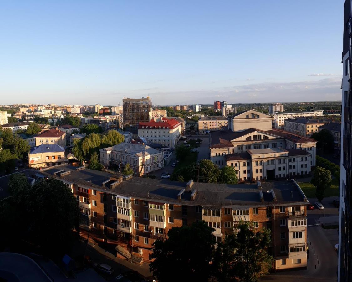 Чудова Квартира В Центрі Міста Apartment Rivne Exterior photo